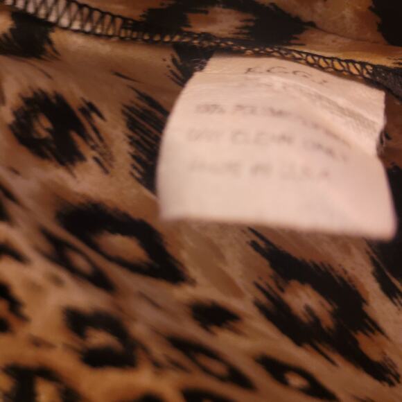 Taiga Leopard Print Semi Sheer Shawl Wrap Cover Up Womens Size 10 Made in USA - Picture 4 of 8